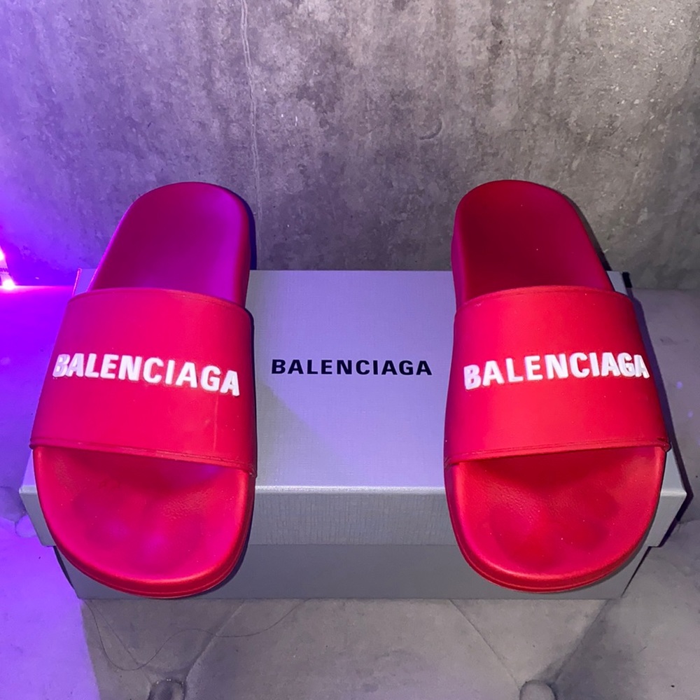 RED BALENCIAGA SLIDES 😍😍😍
